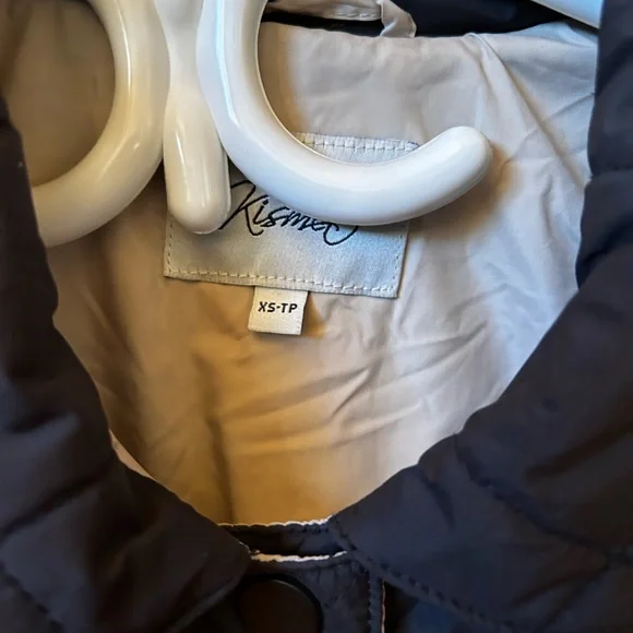 Black and beige quilted shacket from Bootlegger - Picture 2 of 3